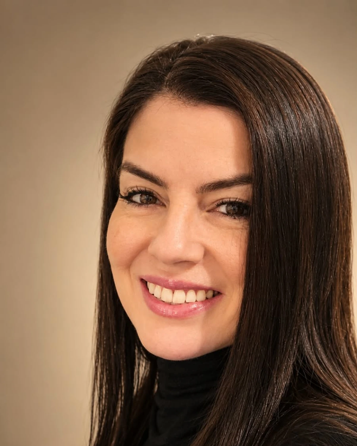 Helena Etchewerry, designer de sobrancelhas em Porto Alegre